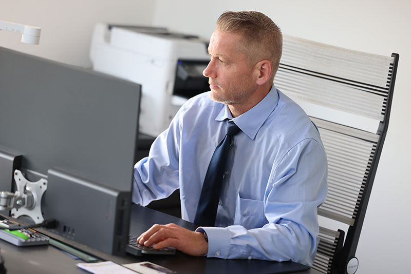 Theos Reisen - Fachkraft im Fahrbetrieb